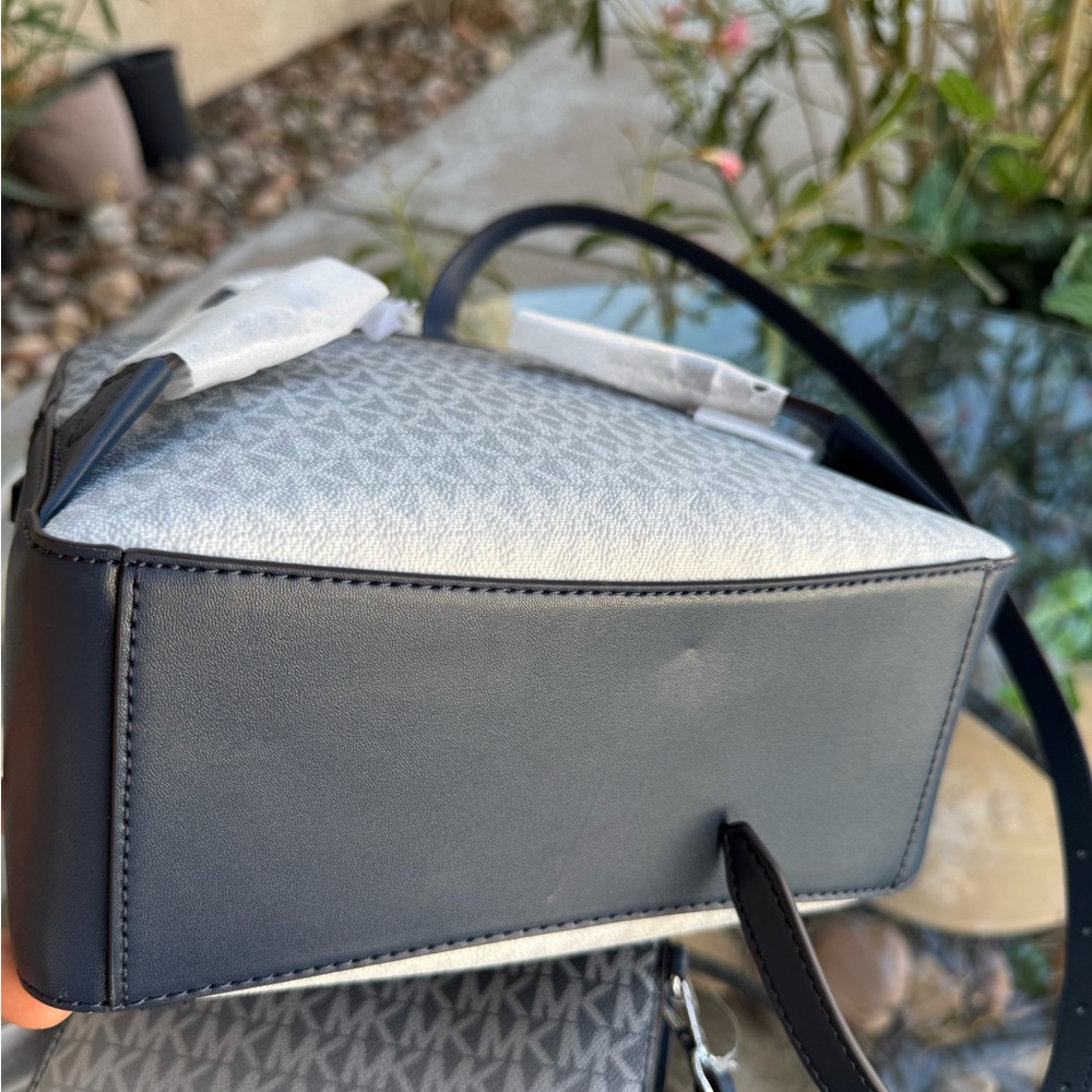 Set of Michael Kors Monogram Backpack and Wallet Set in Navy white ombre - Picture 9 of 11